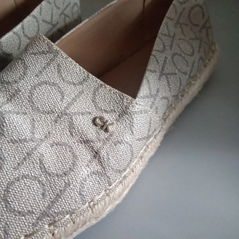 Calvin Klein Popular-T Women Espadrille Flats Beige Logo Slip On Size 8M